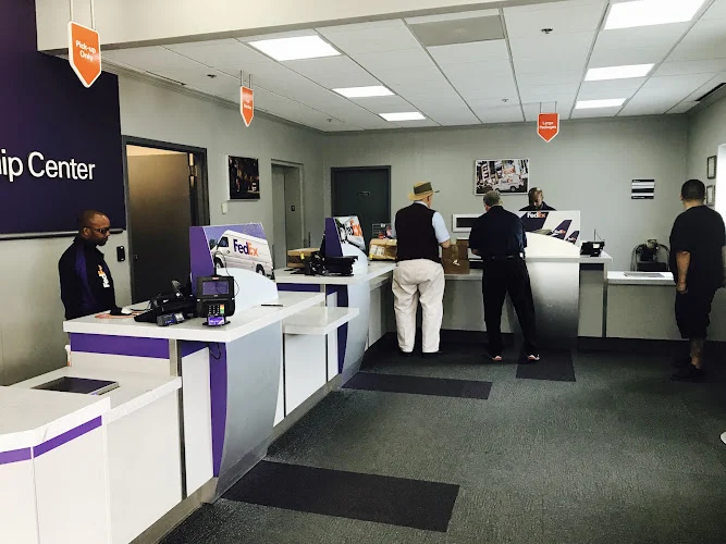 FedEx Ship Center